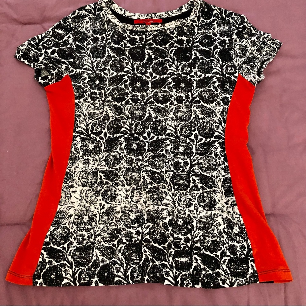 NARCISO RODRIGUEZ for design nation. Beautiful tee shirt in great condition. SzM